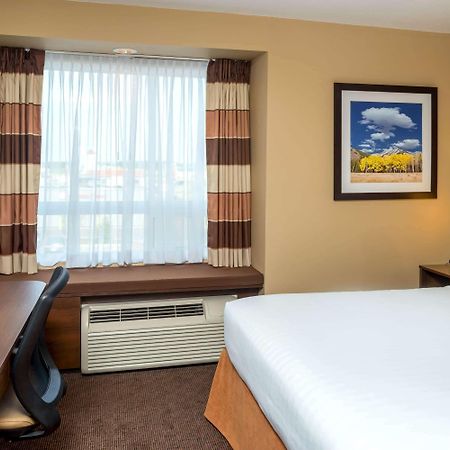Microtel Inn & Suites By Wyndham Ред Дир Экстерьер фото