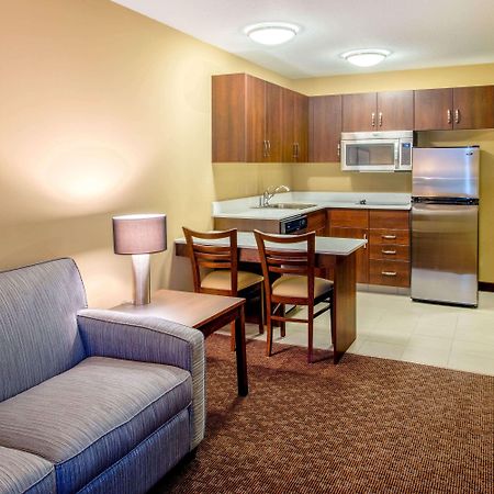 Microtel Inn & Suites By Wyndham Ред Дир Экстерьер фото