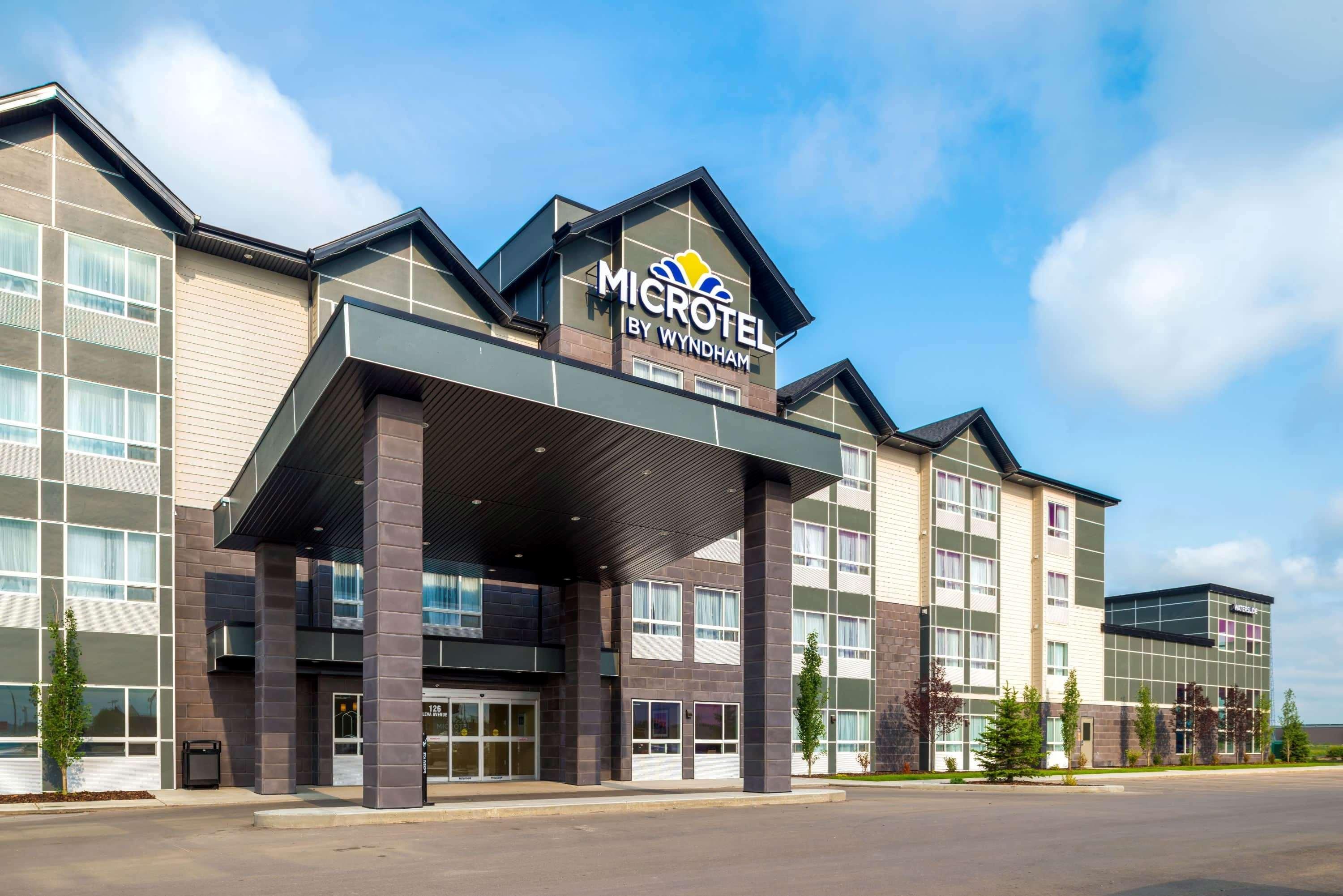 Microtel Inn & Suites By Wyndham Ред Дир Экстерьер фото