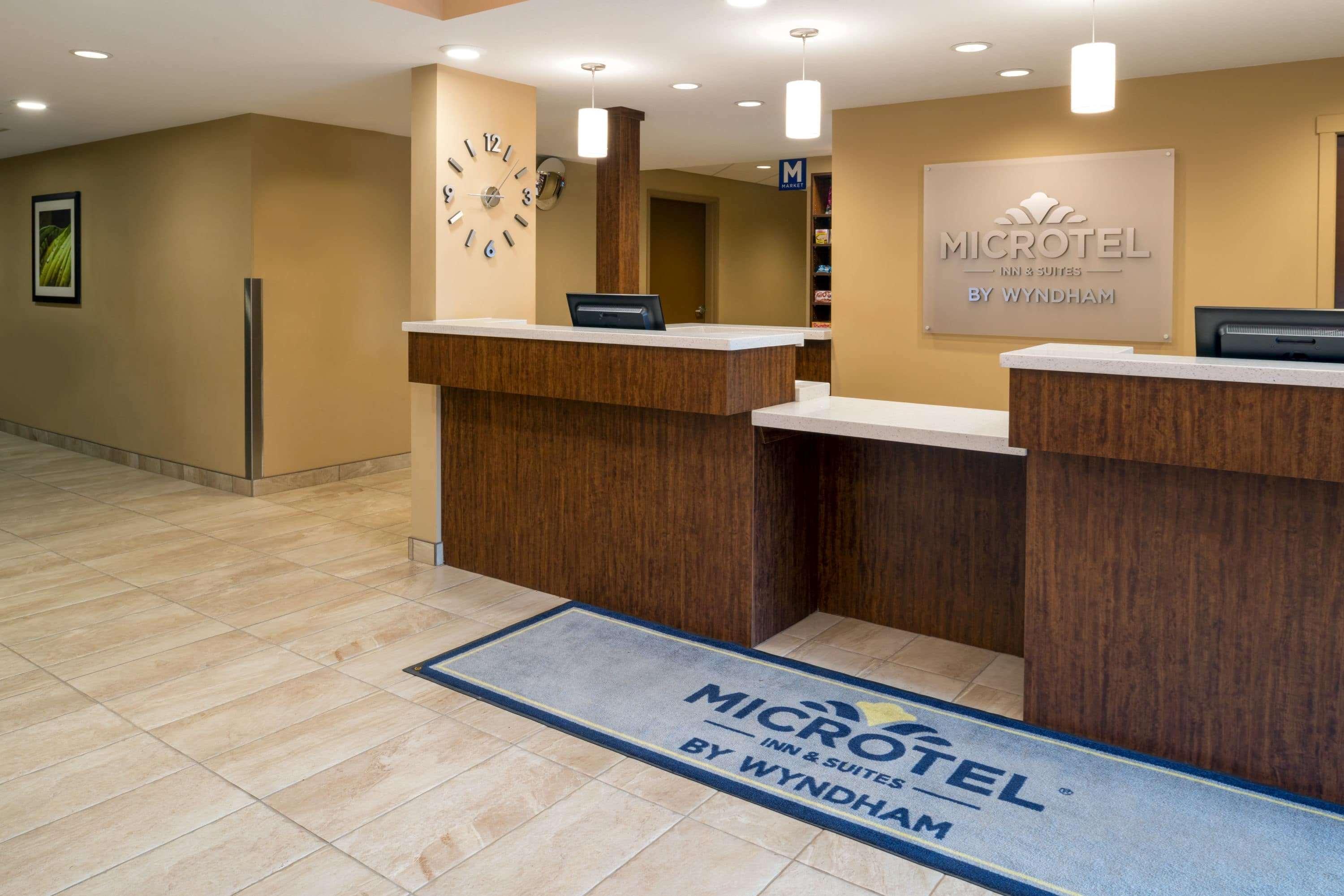Microtel Inn & Suites By Wyndham Ред Дир Экстерьер фото