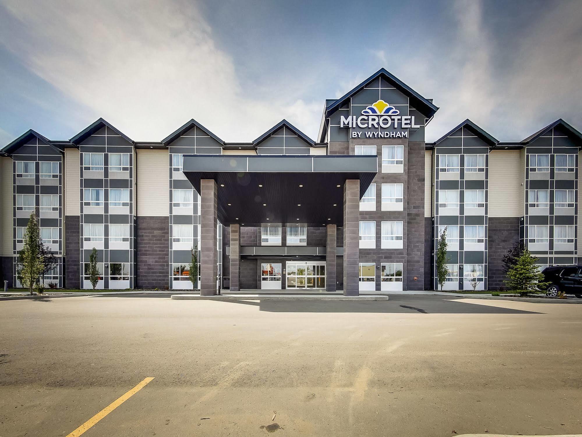 Microtel Inn & Suites By Wyndham Ред Дир Экстерьер фото